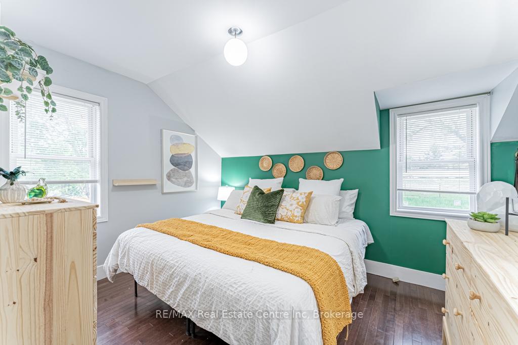 Photo 23 of 14 Riverside Drive W, Woolwich, Elmira — HOMEH