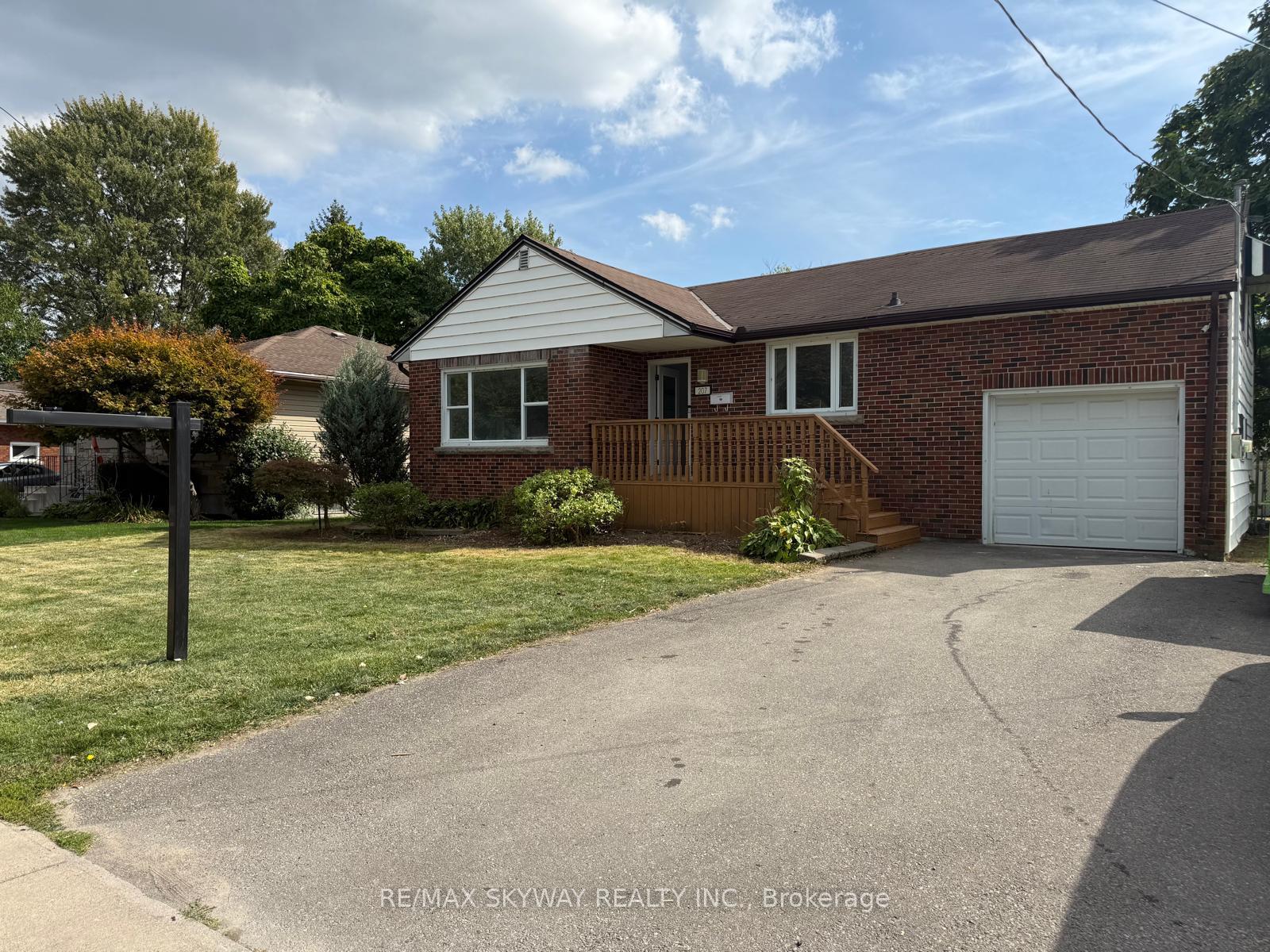 Front of 207 Thorold Road