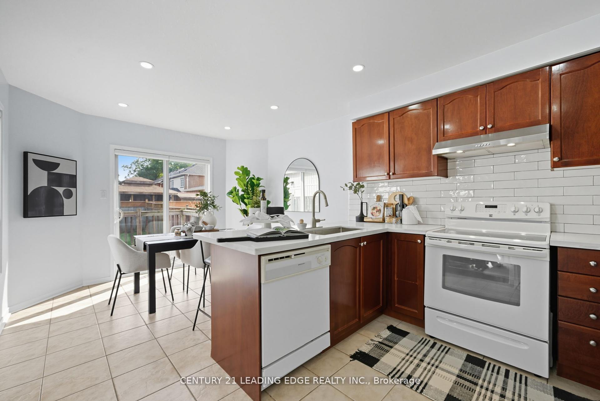 Photo 9 of 9 McCartney Avenue, Whitby, Williamsburg — HOMEH