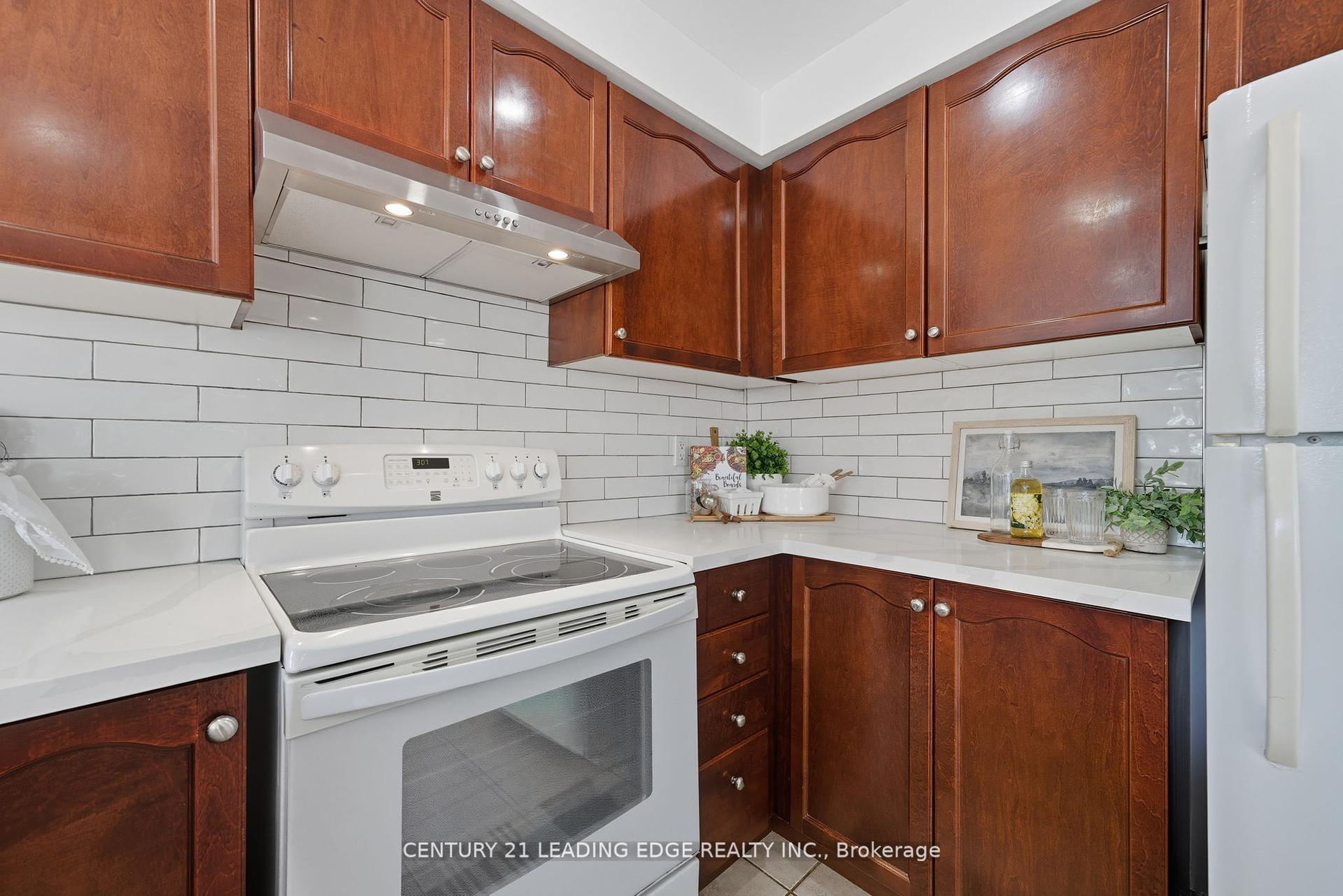 Photo 10 of 9 McCartney Avenue, Whitby, Williamsburg — HOMEH
