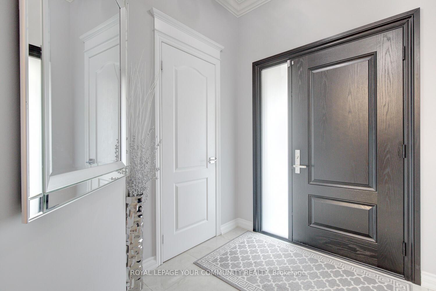 Photo 3 of 121 Mahogany Forest Drive, Vaughan, Patterson — HOMEH
