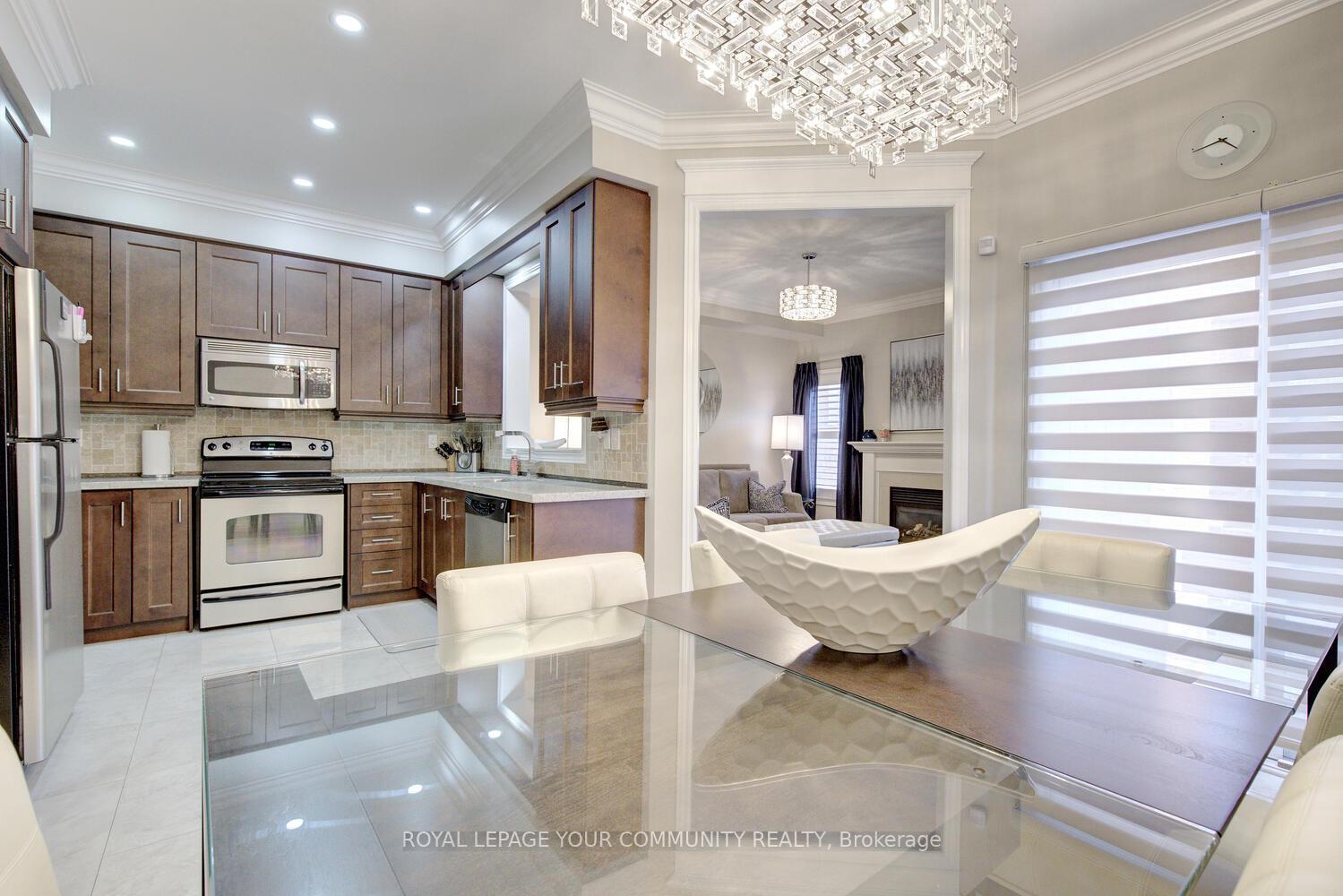 Photo 13 of 121 Mahogany Forest Drive, Vaughan, Patterson — HOMEH