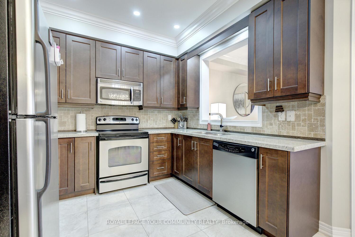 Photo 14 of 121 Mahogany Forest Drive, Vaughan, Patterson — HOMEH