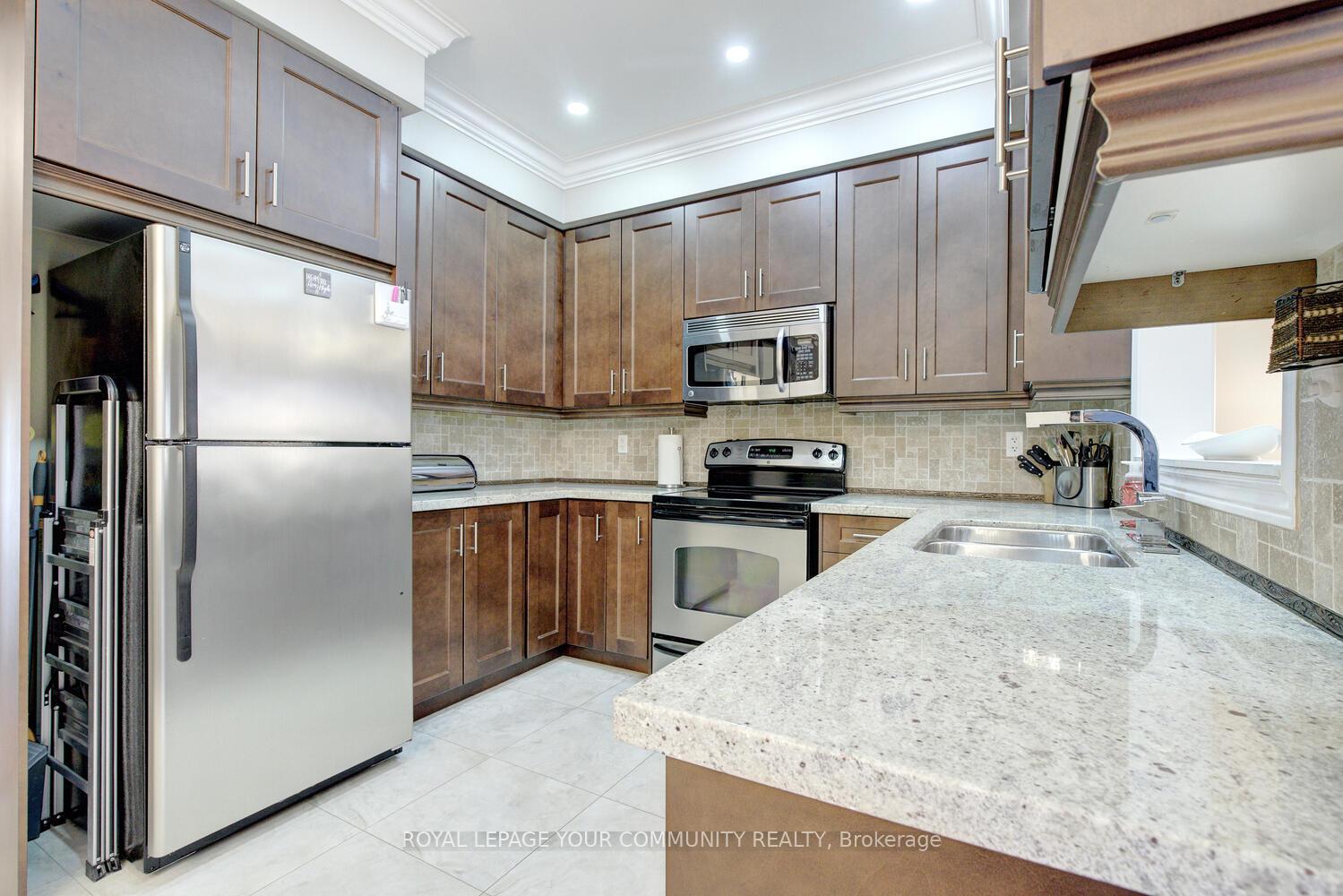 Photo 15 of 121 Mahogany Forest Drive, Vaughan, Patterson — HOMEH