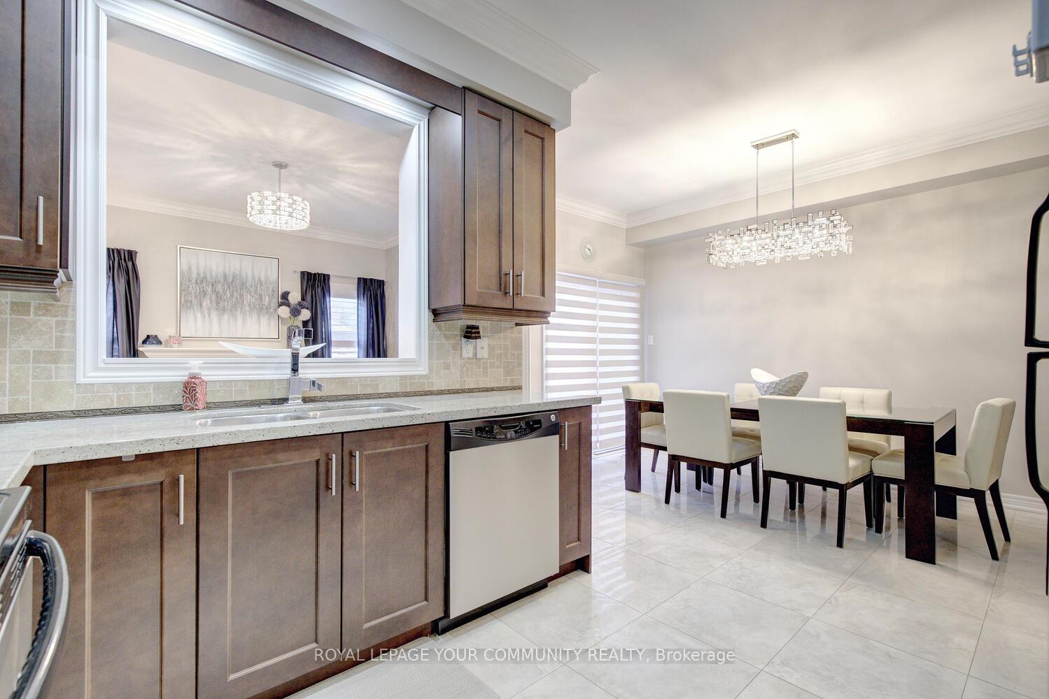 Photo 17 of 121 Mahogany Forest Drive, Vaughan, Patterson — HOMEH