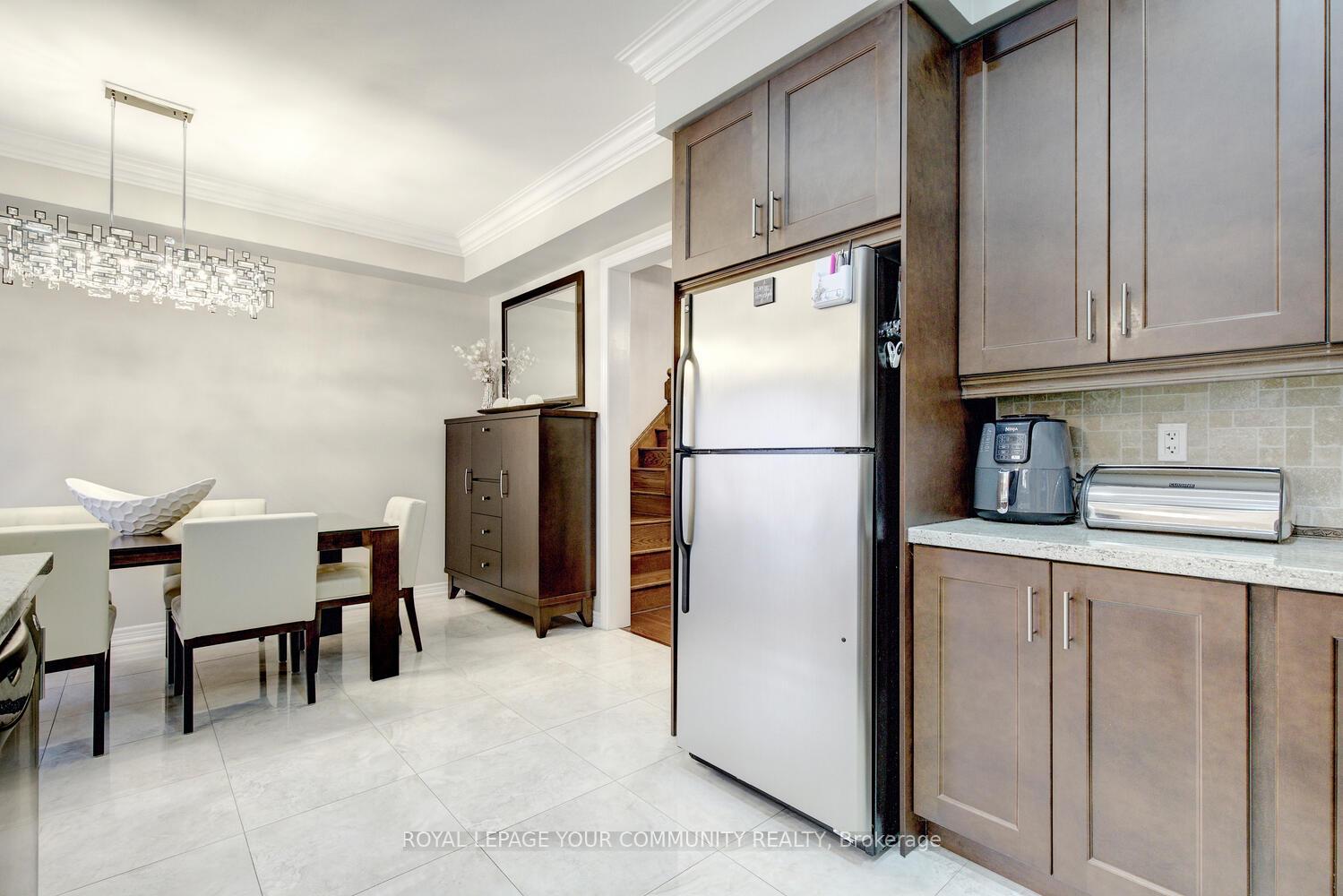 Photo 18 of 121 Mahogany Forest Drive, Vaughan, Patterson — HOMEH