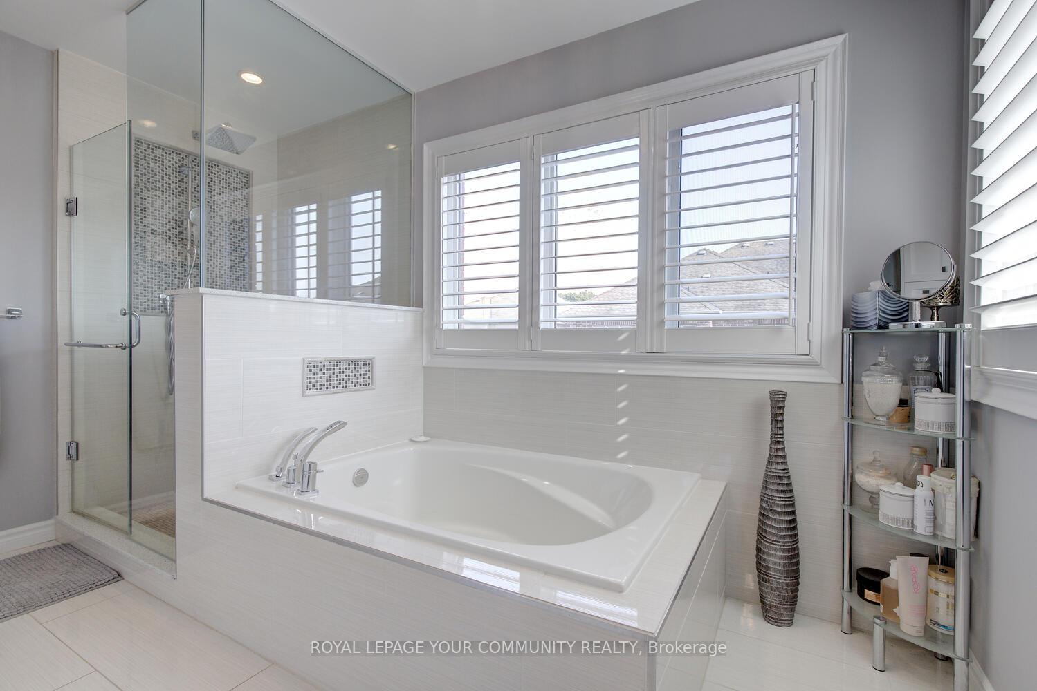 Photo 32 of 121 Mahogany Forest Drive, Vaughan, Patterson — HOMEH