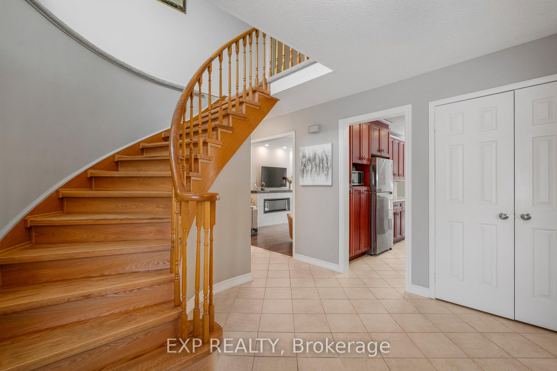 Photo 5 of 348 Raymerville Drive, Markham, Raymerville — HOMEH