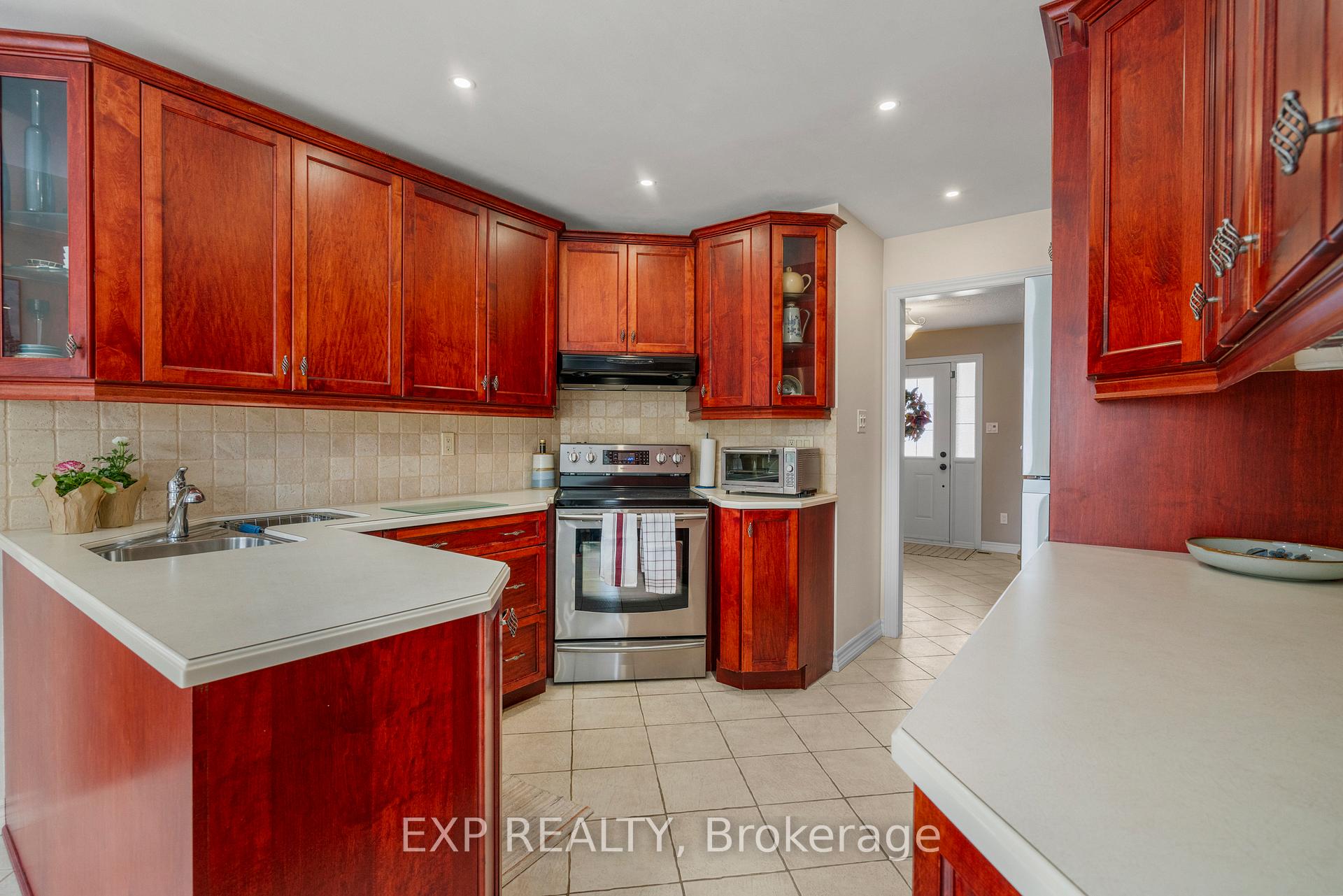 Photo 13 of 348 Raymerville Drive, Markham, Raymerville — HOMEH