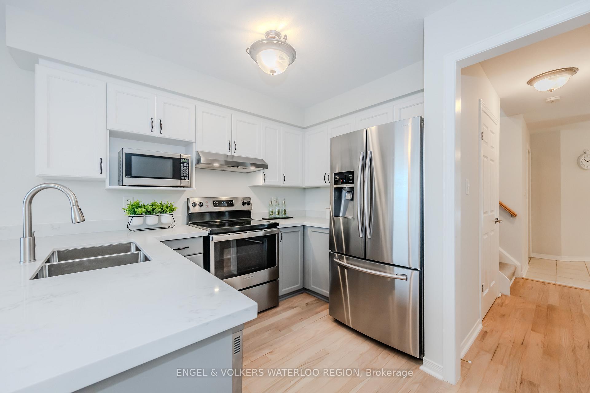 Photo 12 of 703 Karlsfeld Road, Waterloo — HOMEH