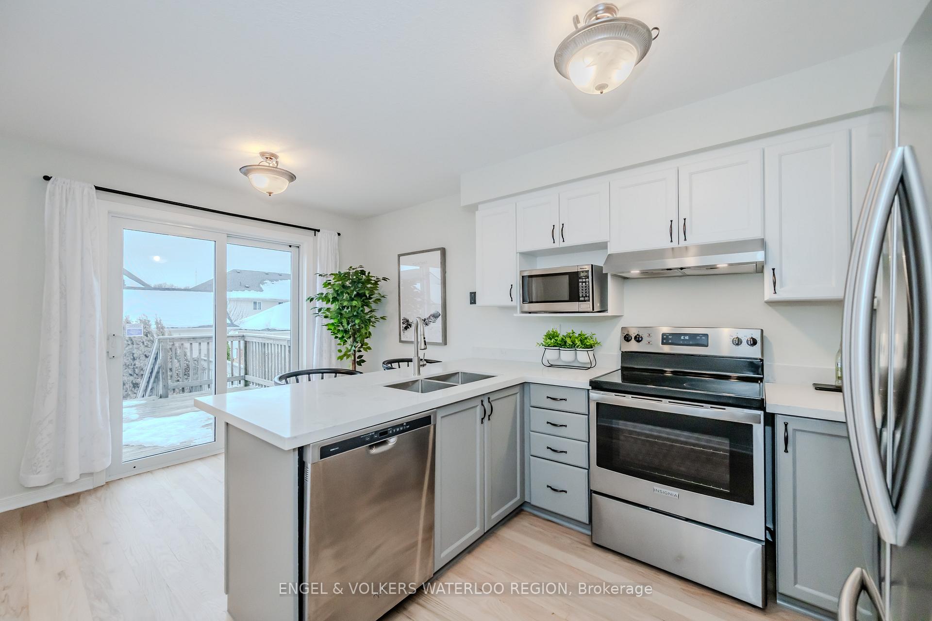 Photo 13 of 703 Karlsfeld Road, Waterloo — HOMEH