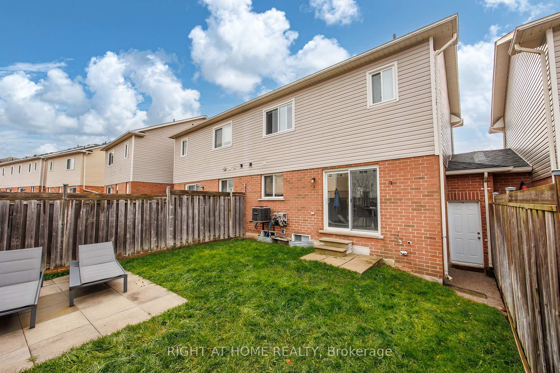Photo 24 of 8 Diana Way, Barrie, Innis-Shore — HOMEH