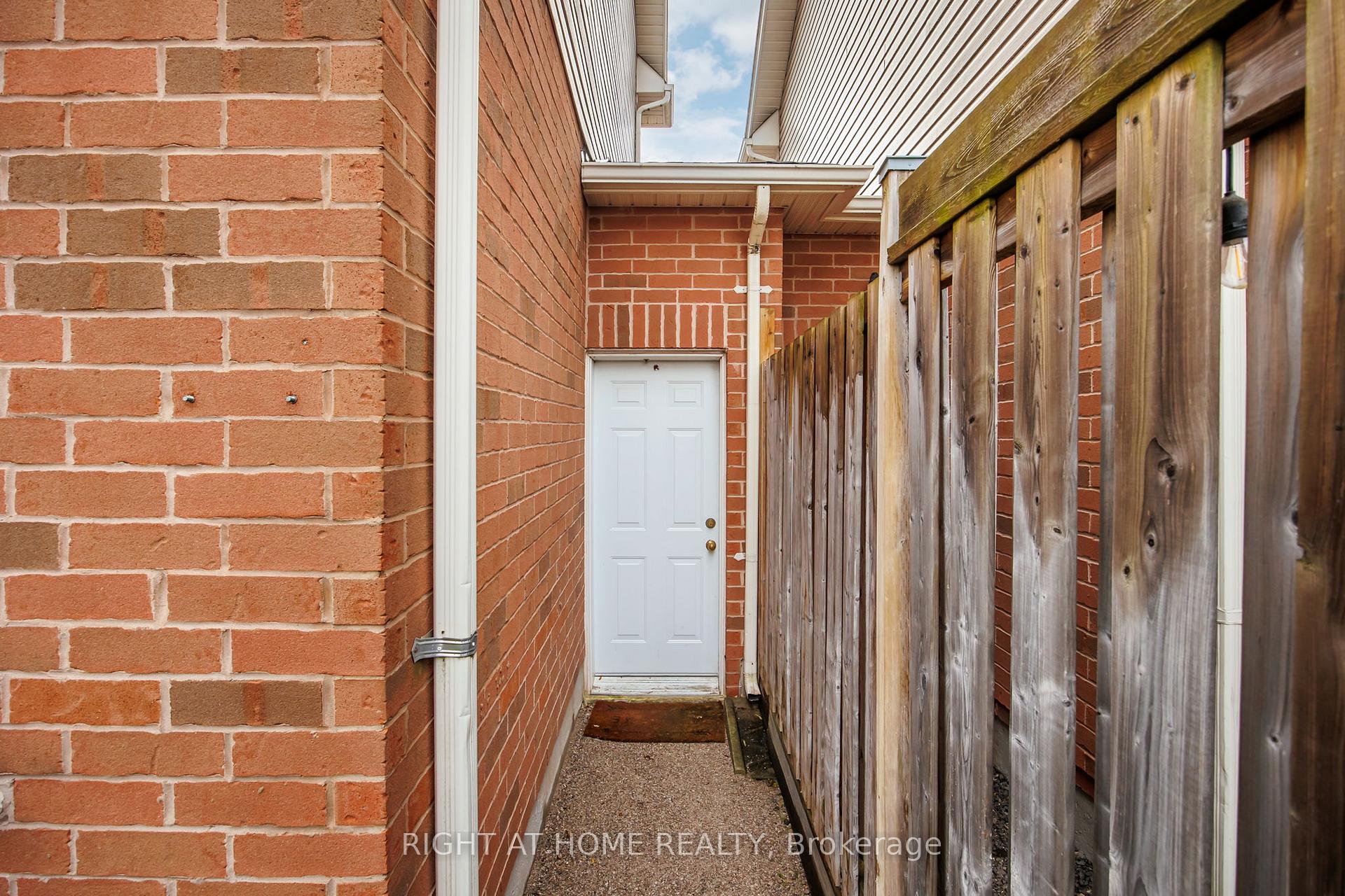 Photo 27 of 8 Diana Way, Barrie, Innis-Shore — HOMEH