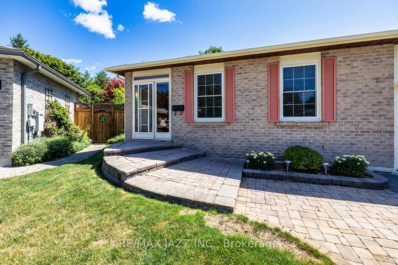 Photo 2 of 55 Regency Crescent, Whitby, Downtown Whitby — HOMEH