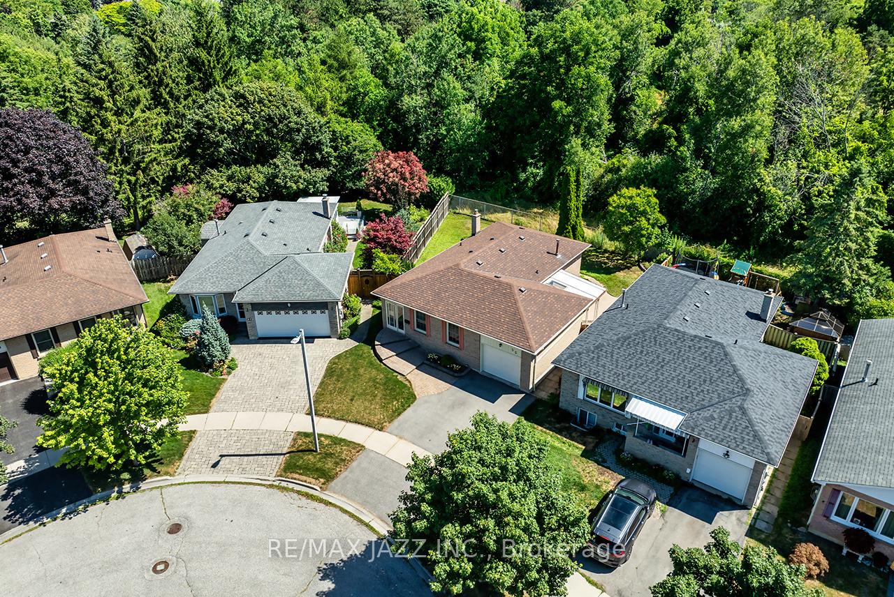 Photo 3 of 55 Regency Crescent, Whitby, Downtown Whitby — HOMEH