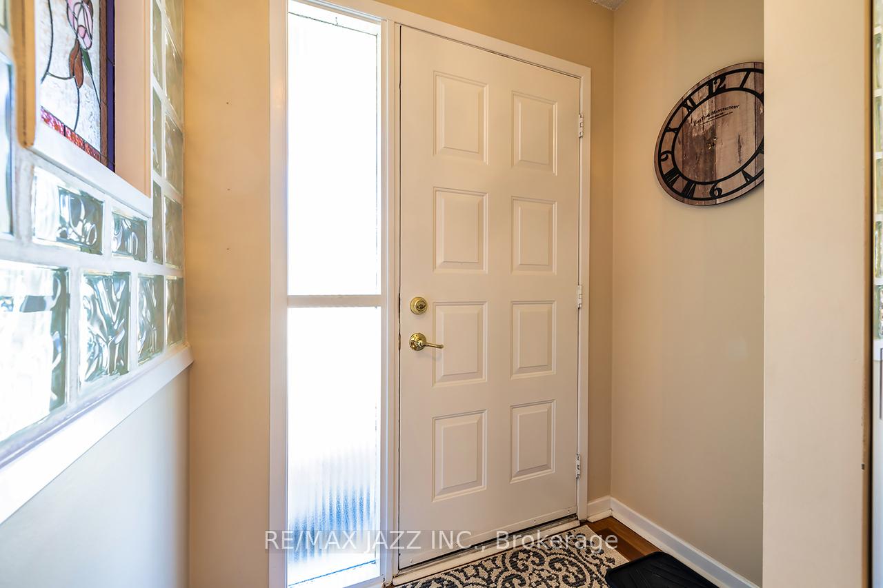 Photo 4 of 55 Regency Crescent, Whitby, Downtown Whitby — HOMEH