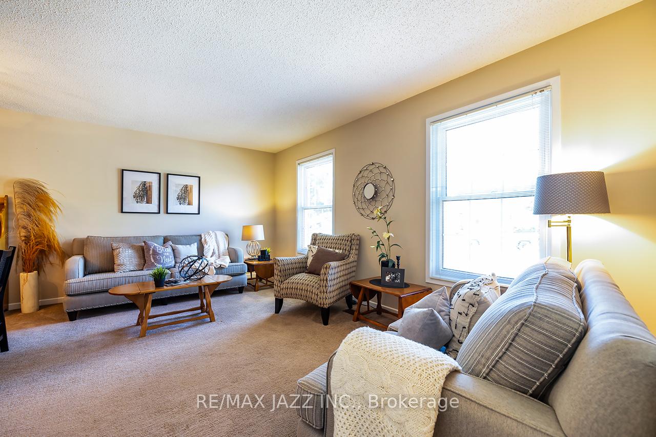Photo 5 of 55 Regency Crescent, Whitby, Downtown Whitby — HOMEH