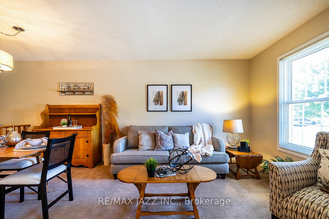 Photo 6 of 55 Regency Crescent, Whitby, Downtown Whitby — HOMEH
