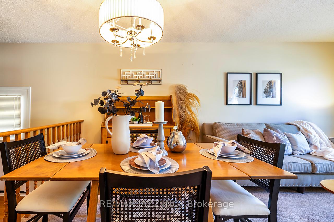 Photo 9 of 55 Regency Crescent, Whitby, Downtown Whitby — HOMEH