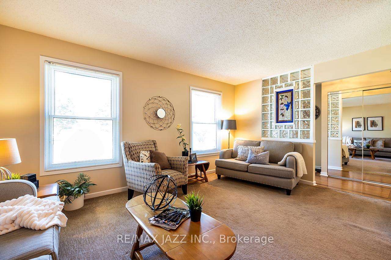 Photo 10 of 55 Regency Crescent, Whitby, Downtown Whitby — HOMEH