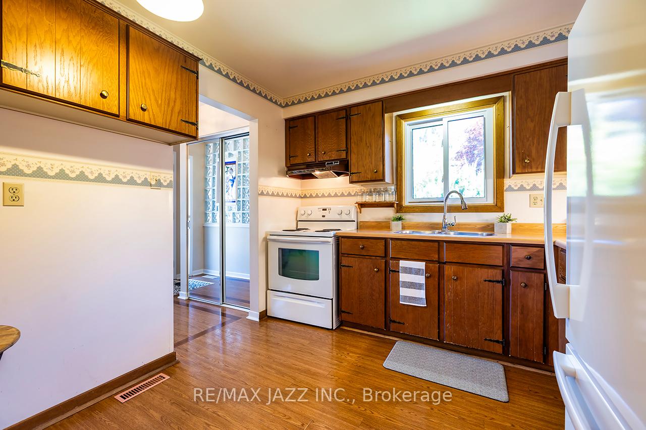 Photo 11 of 55 Regency Crescent, Whitby, Downtown Whitby — HOMEH