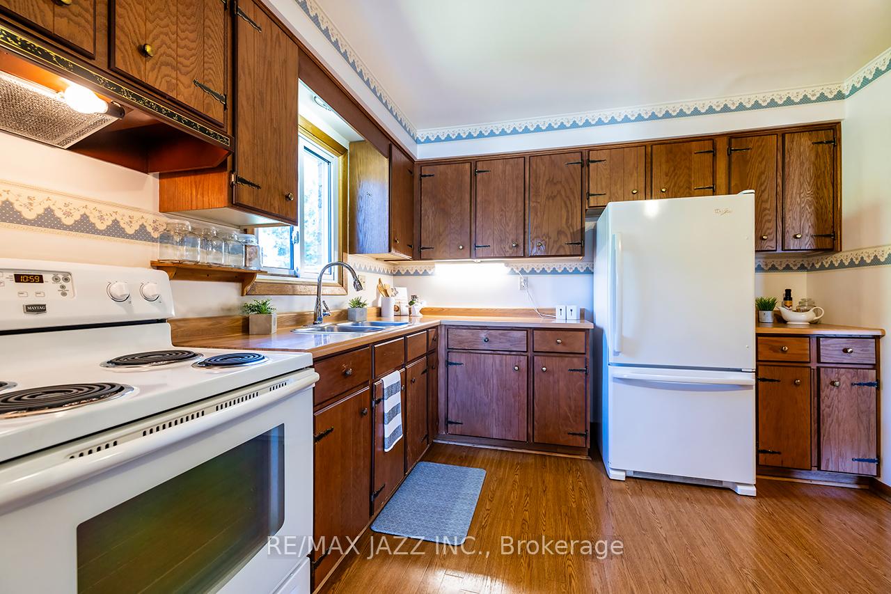 Photo 13 of 55 Regency Crescent, Whitby, Downtown Whitby — HOMEH