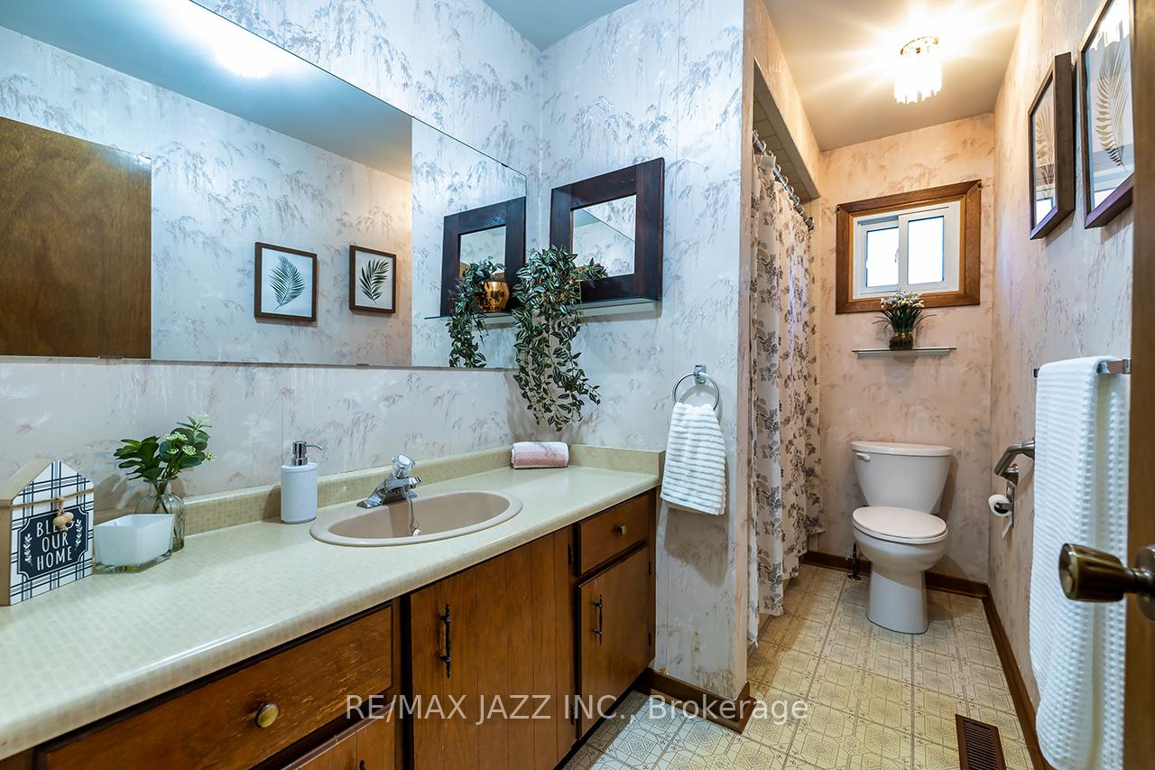 Photo 14 of 55 Regency Crescent, Whitby, Downtown Whitby — HOMEH
