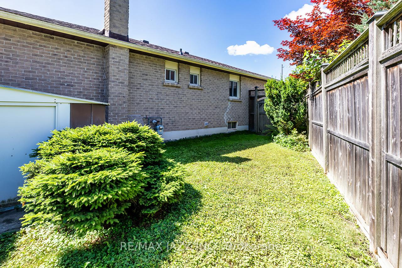 Photo 32 of 55 Regency Crescent, Whitby, Downtown Whitby — HOMEH