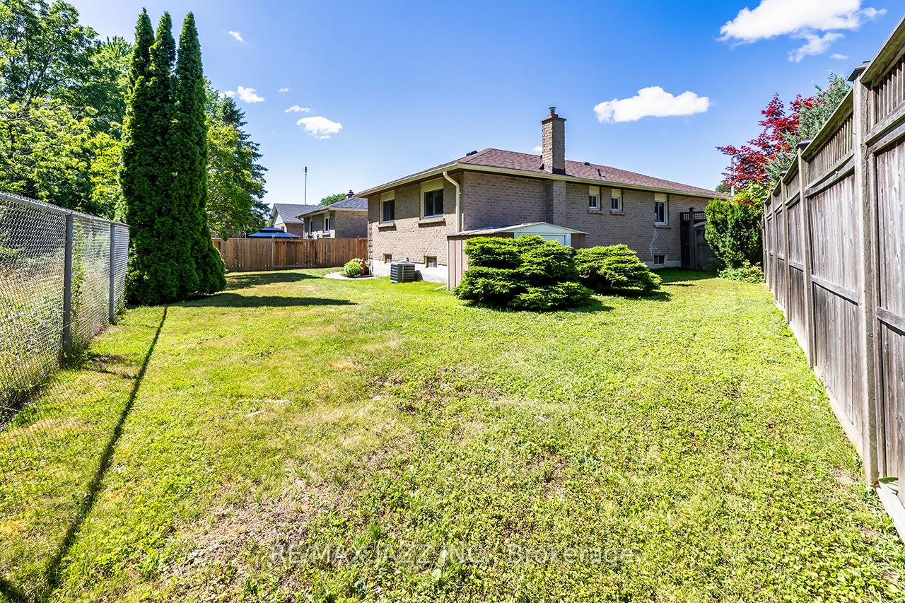 Photo 33 of 55 Regency Crescent, Whitby, Downtown Whitby — HOMEH