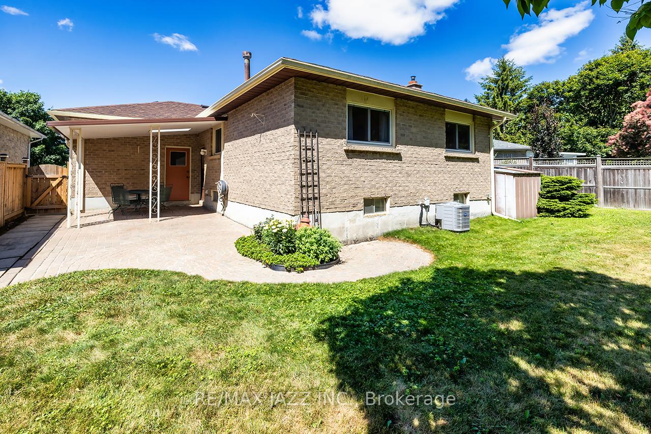 Photo 37 of 55 Regency Crescent, Whitby, Downtown Whitby — HOMEH
