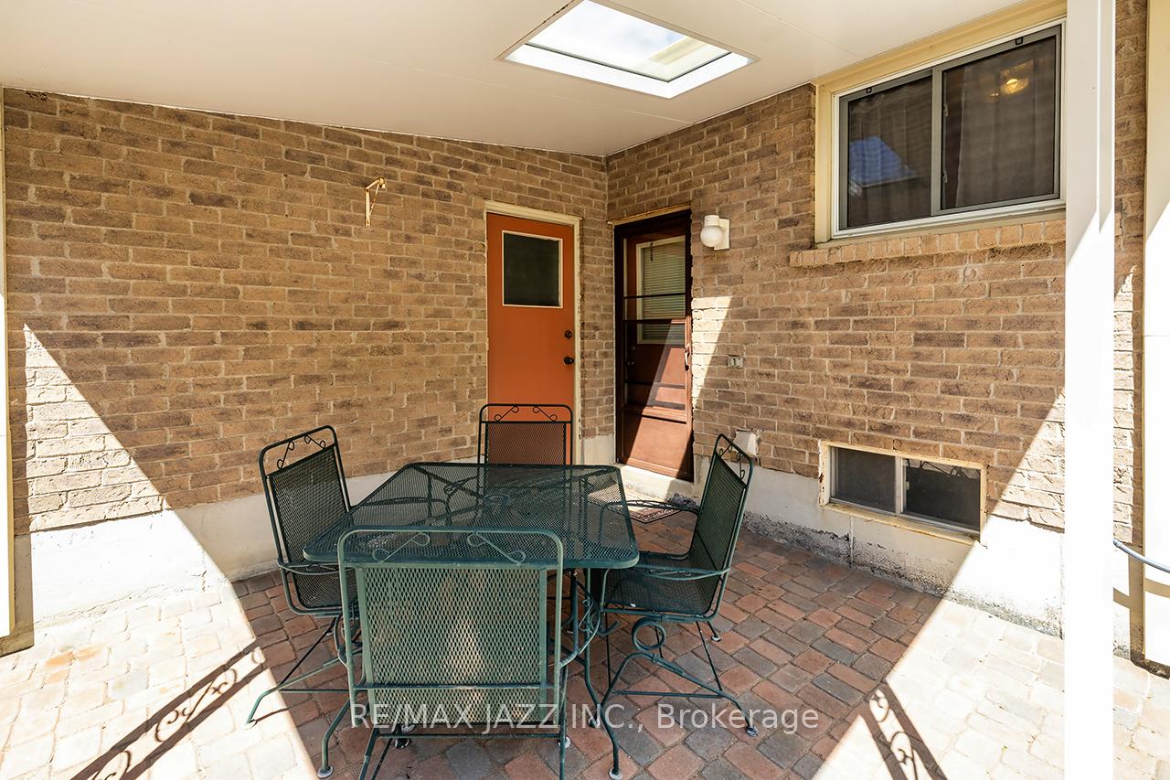 Photo 40 of 55 Regency Crescent, Whitby, Downtown Whitby — HOMEH