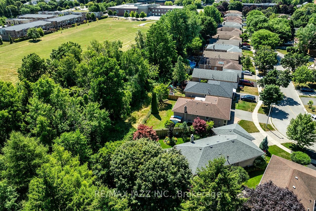 Photo 42 of 55 Regency Crescent, Whitby, Downtown Whitby — HOMEH