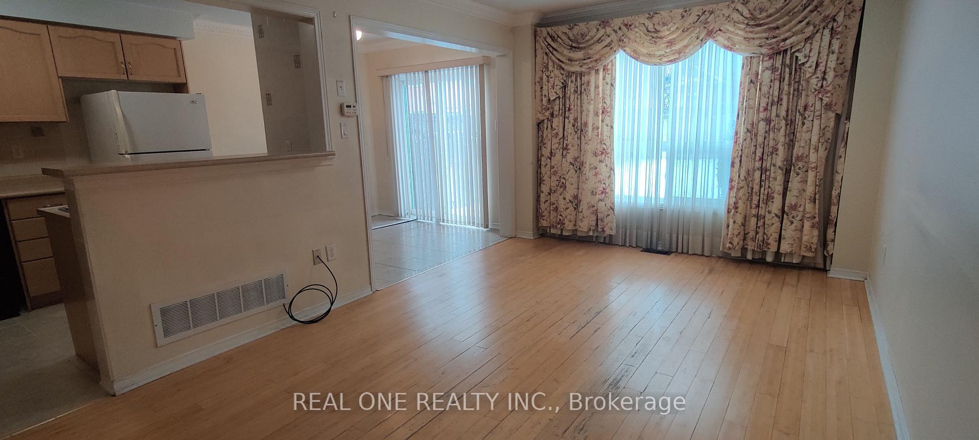 Photo 4 of 45 Devonwood Drive, Markham, Berczy — HOMEH