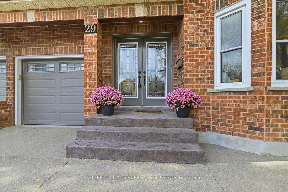 Photo 2 of 29 Braebrook Drive, Whitby, Rolling Acres — HOMEH