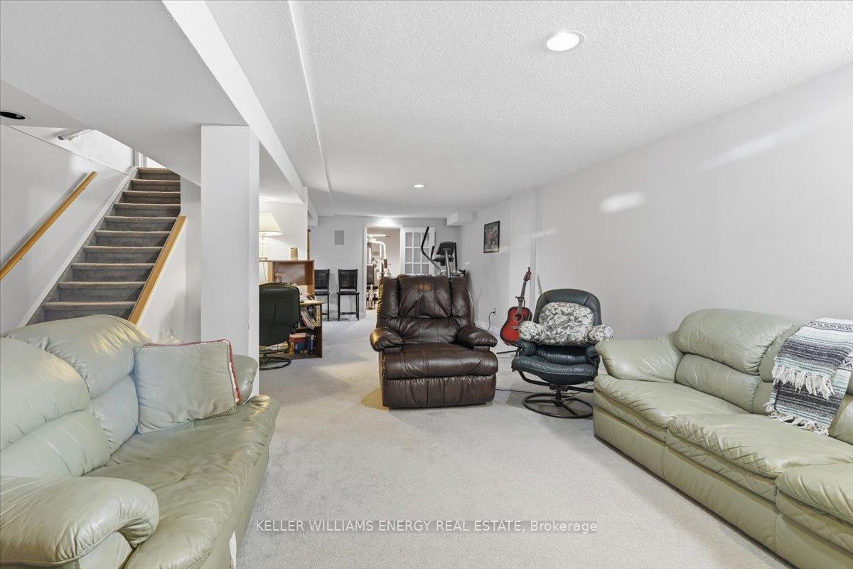 Photo 23 of 29 Braebrook Drive, Whitby, Rolling Acres — HOMEH
