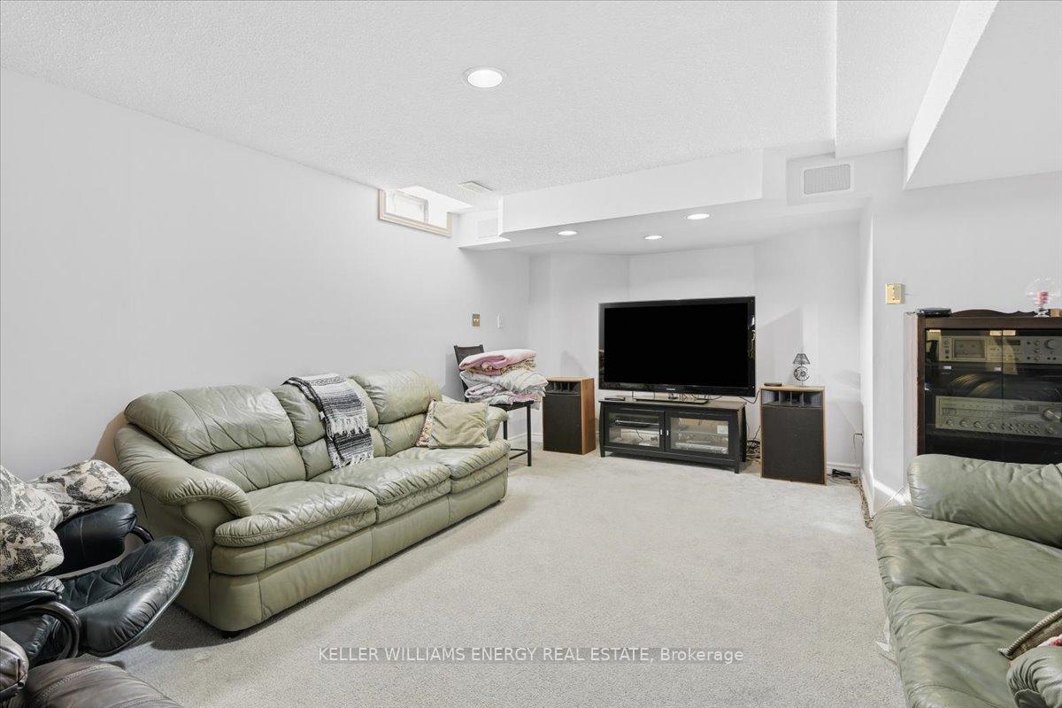 Photo 24 of 29 Braebrook Drive, Whitby, Rolling Acres — HOMEH
