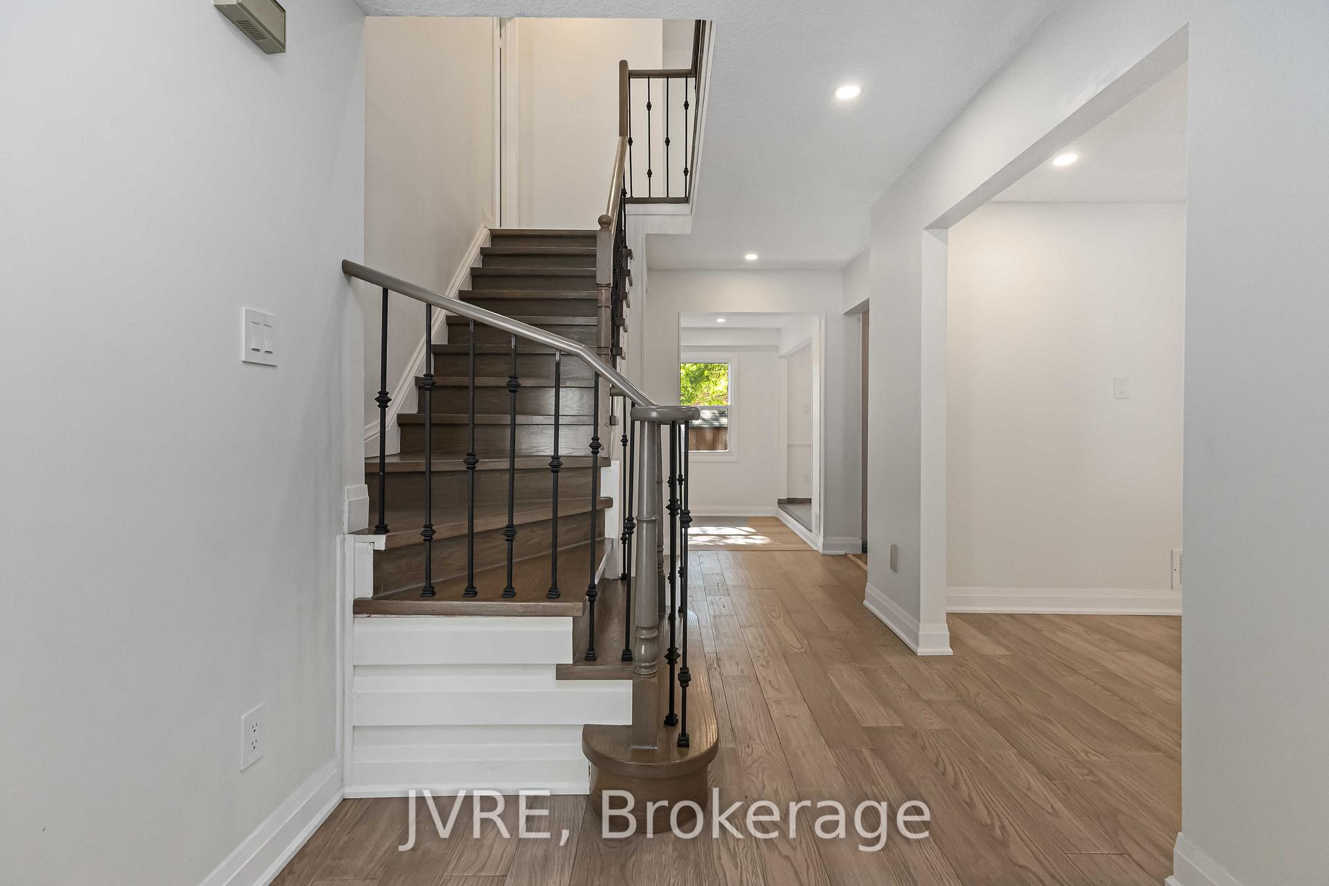 Photo 5 of 263 Wright Crescent, Ajax, Central — HOMEH