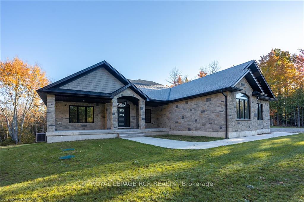 Front of 135 Louise Creek Crescent