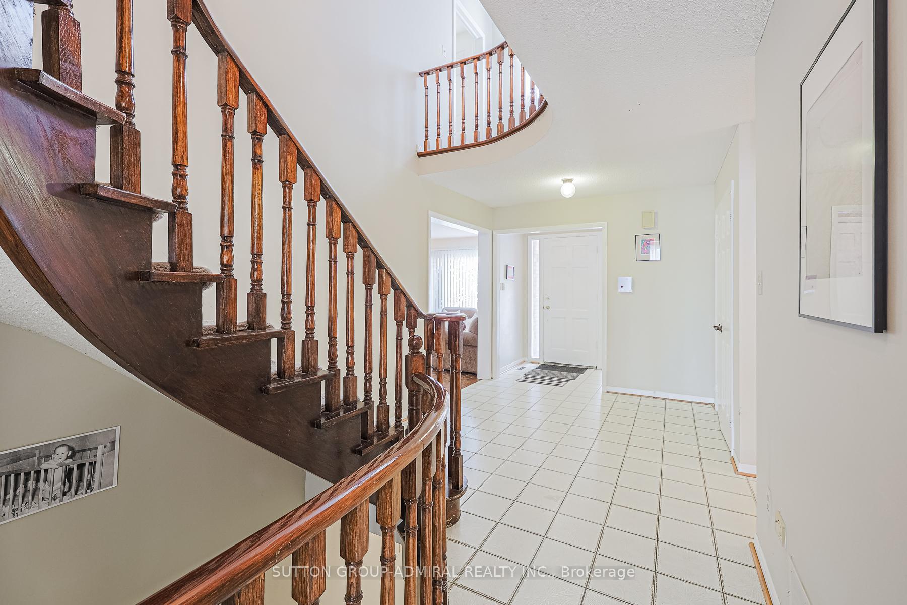 Photo 3 of 14 Evergreen Crescent, Markham, Aileen-Willowbrook — HOMEH