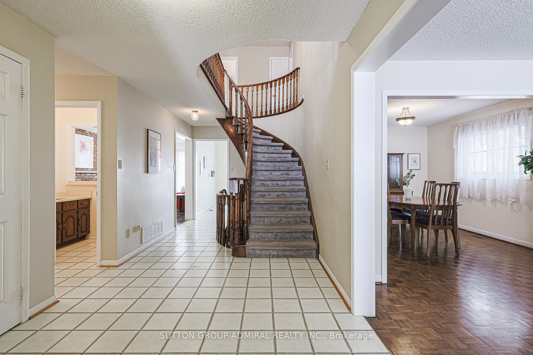 Photo 4 of 14 Evergreen Crescent, Markham, Aileen-Willowbrook — HOMEH
