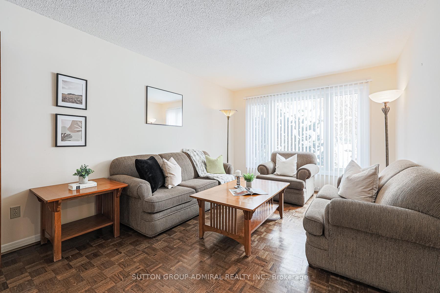 Photo 5 of 14 Evergreen Crescent, Markham, Aileen-Willowbrook — HOMEH