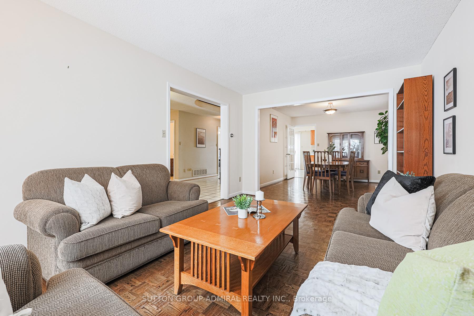 Photo 6 of 14 Evergreen Crescent, Markham, Aileen-Willowbrook — HOMEH