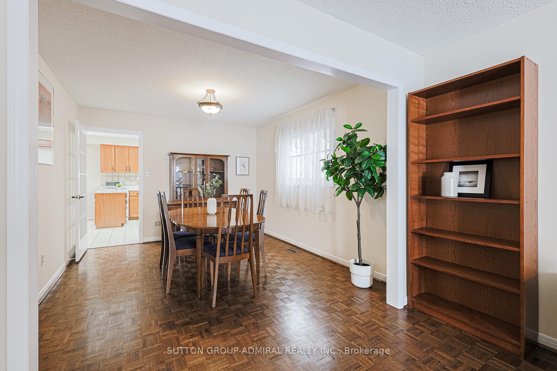 Photo 8 of 14 Evergreen Crescent, Markham, Aileen-Willowbrook — HOMEH