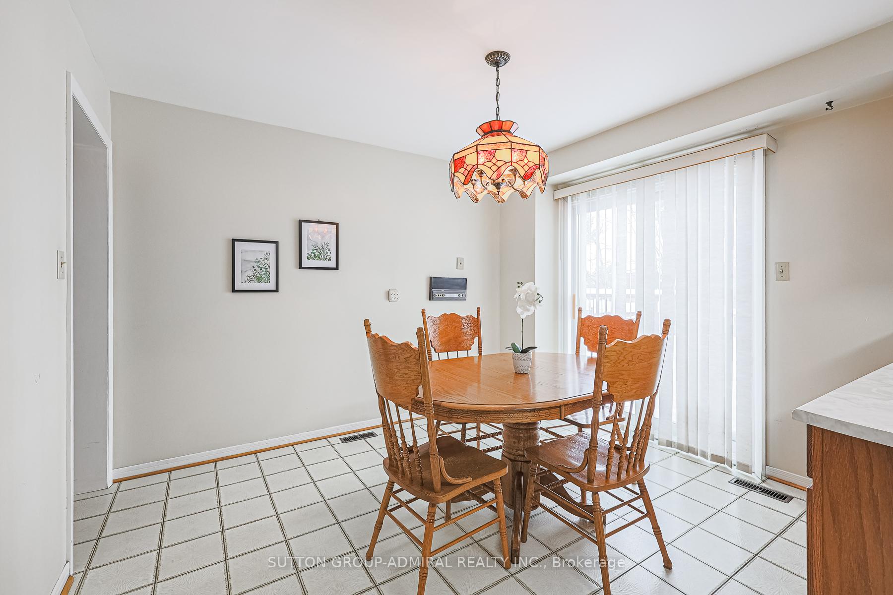 Photo 9 of 14 Evergreen Crescent, Markham, Aileen-Willowbrook — HOMEH