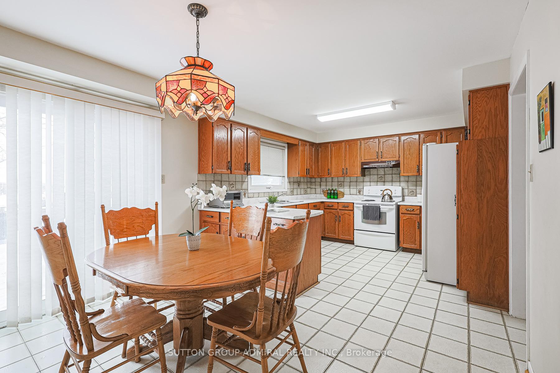 Photo 10 of 14 Evergreen Crescent, Markham, Aileen-Willowbrook — HOMEH