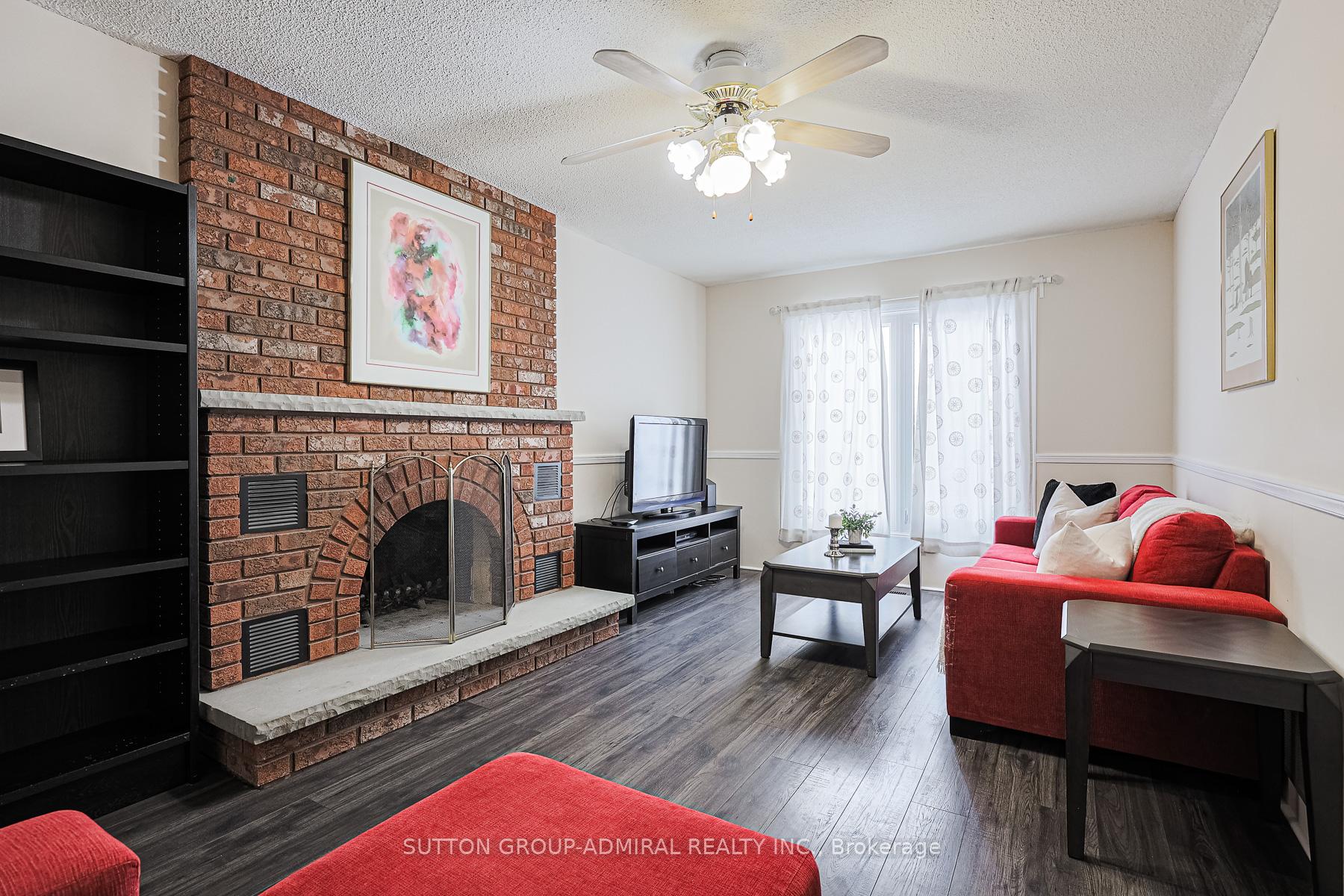 Photo 11 of 14 Evergreen Crescent, Markham, Aileen-Willowbrook — HOMEH