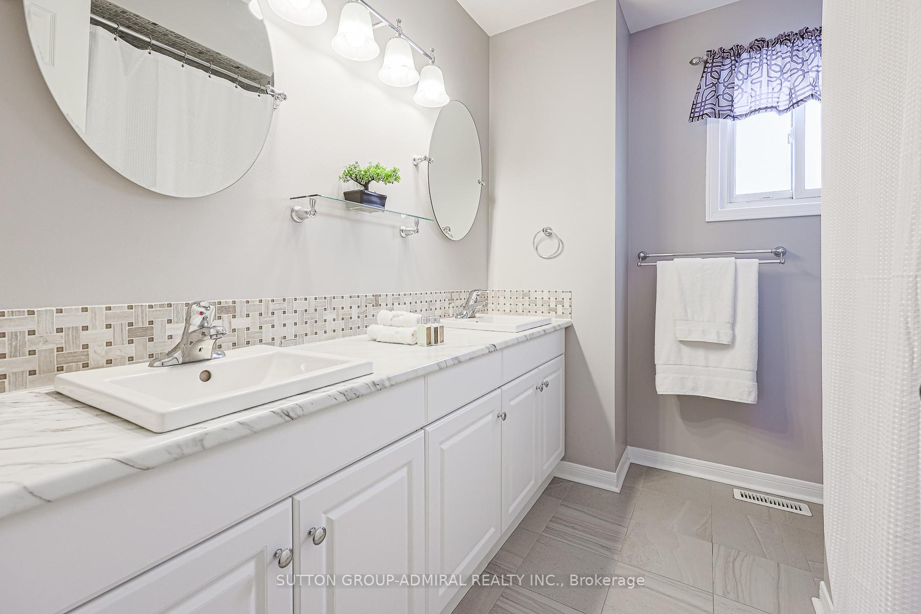 Photo 21 of 14 Evergreen Crescent, Markham, Aileen-Willowbrook — HOMEH