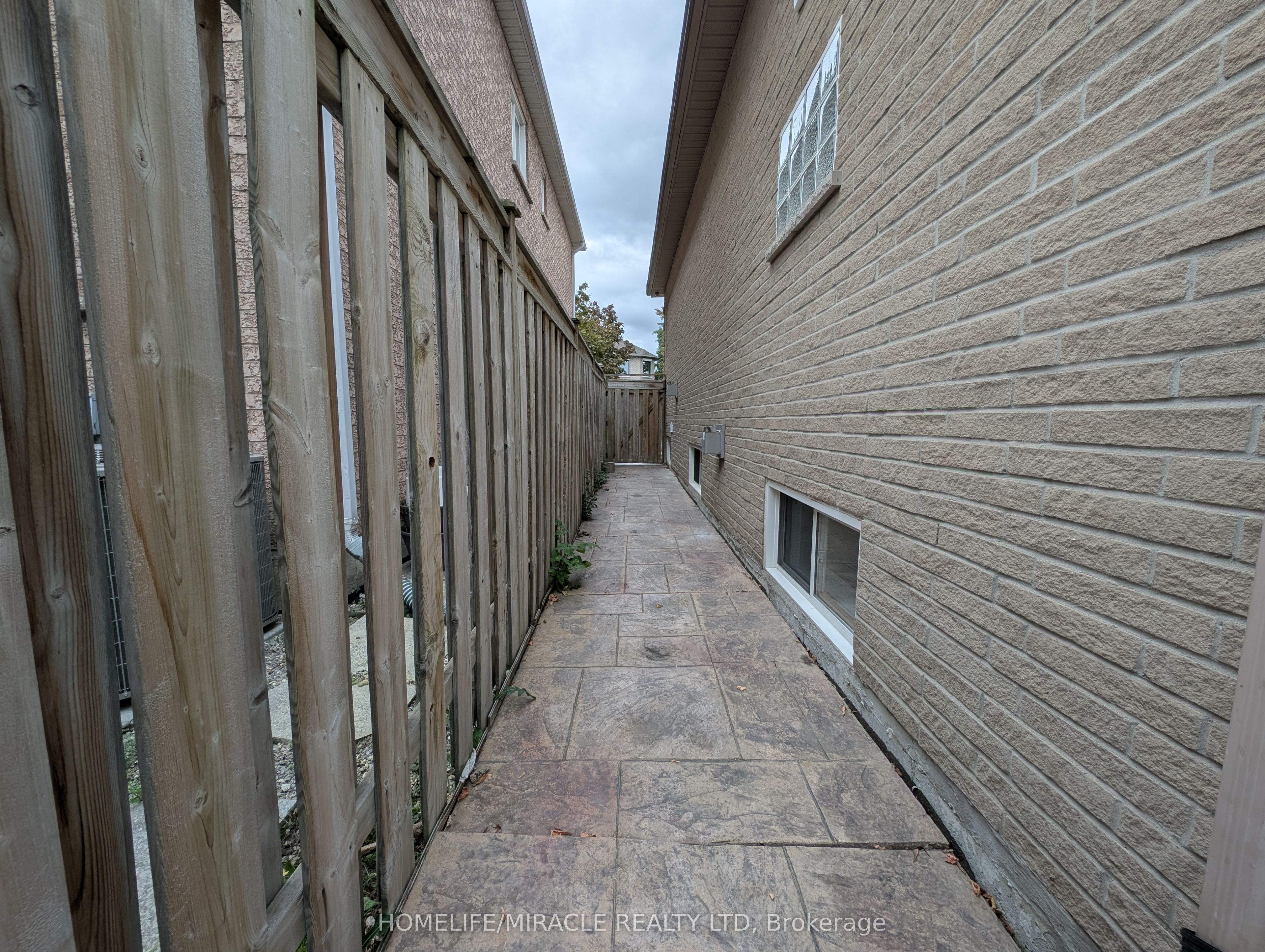 Photo 19 of Unit Basement, 63 Loudon Crescent, Vaughan, Beverley Glen — HOMEH