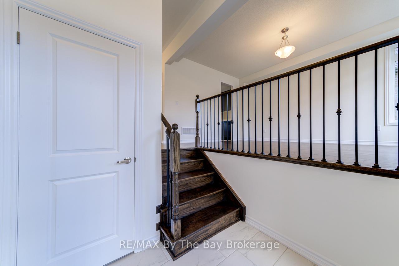 Photo 3 of 206 Mapleside Drive, Wasaga Beach — HOMEH