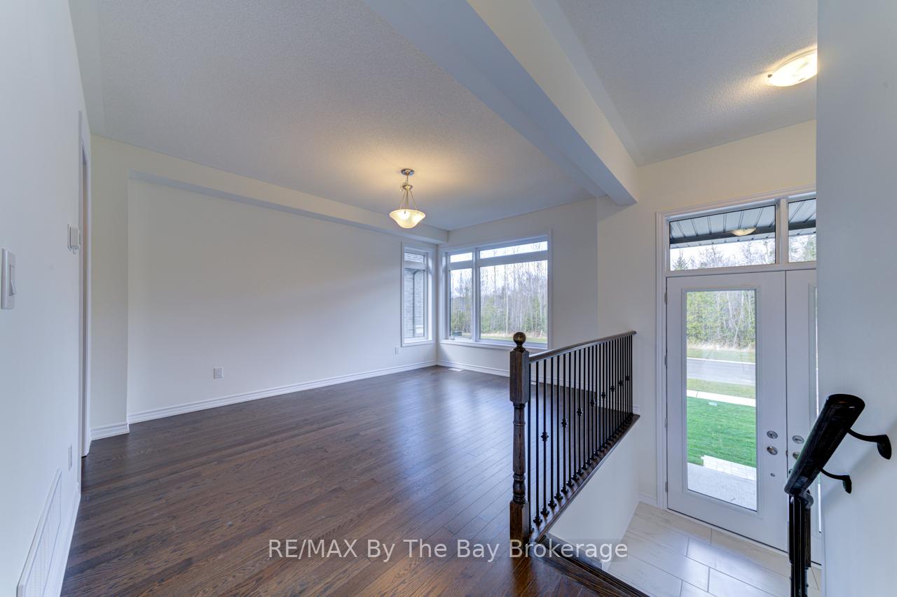 Photo 4 of 206 Mapleside Drive, Wasaga Beach — HOMEH